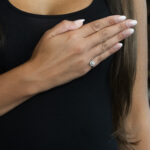 Pierścionek vintage z perłą Akoya i diamentami, złoto 9 ct