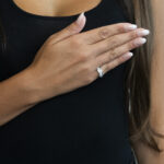 Złoty pierścionek z naturalnymi diamentami