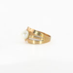 Złoty pierścionek z perłą hodowlaną słonowodną, złoto 0,750