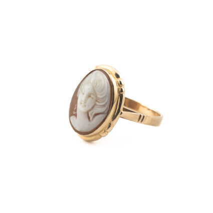 Złoty pierścionek z kameą wykonaną na muszli, złoto 0,585