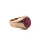 Złoty pierścionek vintage PRL z syntetycznym korundem, 14 kt