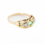 Złoty pierścionek vintage ze szmaragdem i diamentami