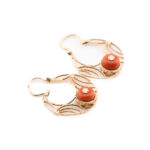 Złote kolczyki Au 0,585 z naturalnym koralem